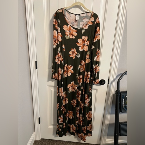 #379. Karen T Design Maxi Floral Dress. Size 2X - Picture 1 of 6